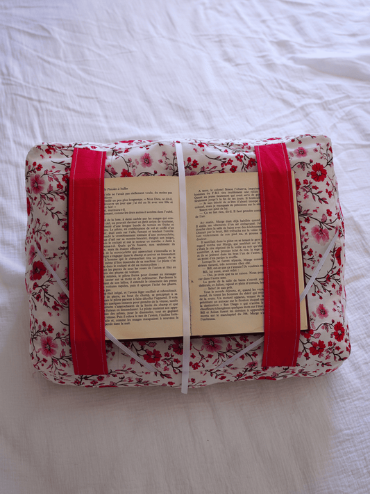 Coussin de lecture fleurs rouges