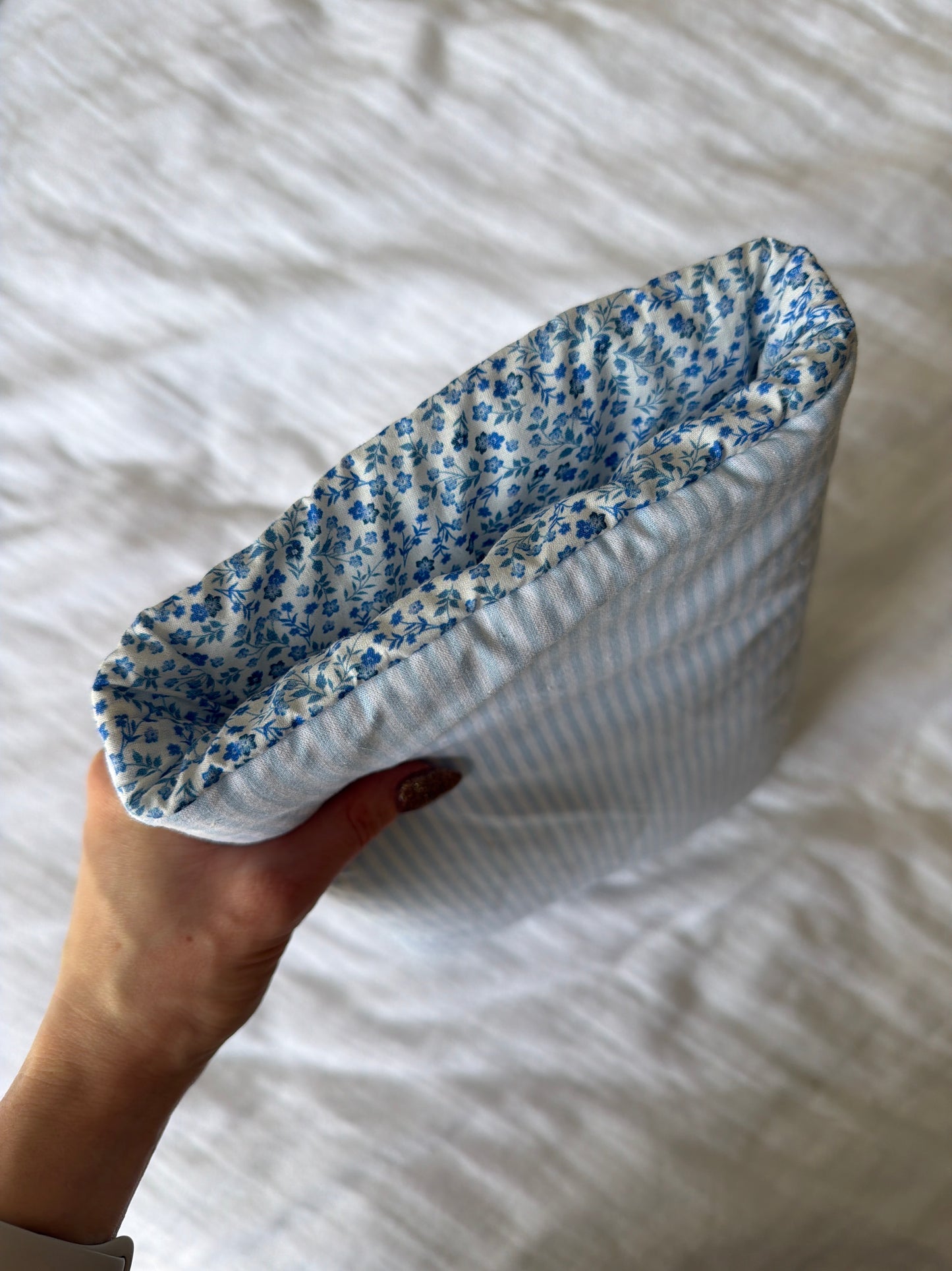 Pochette à livre broché bleu