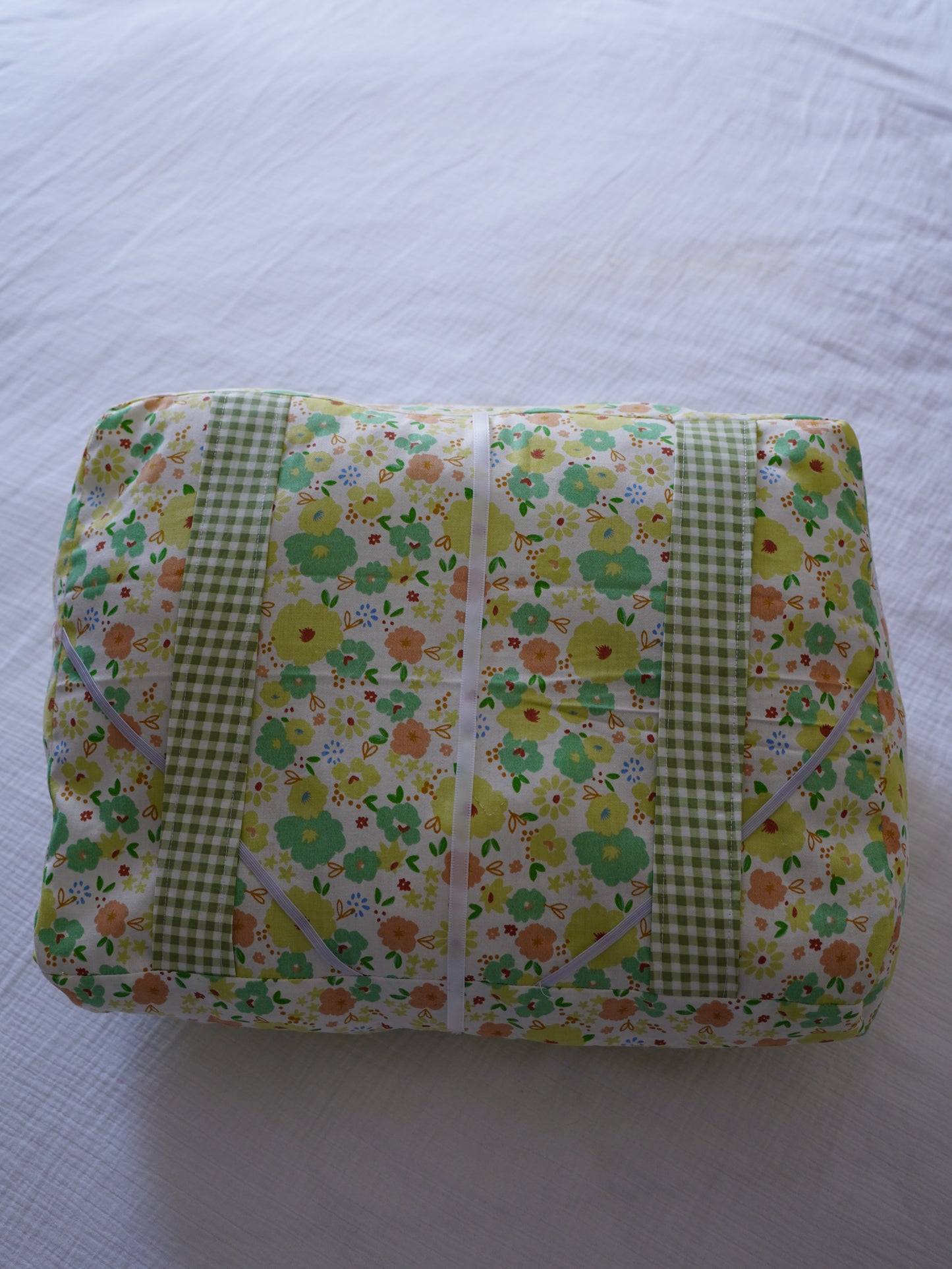 Coussin de lecture fleurs vertes