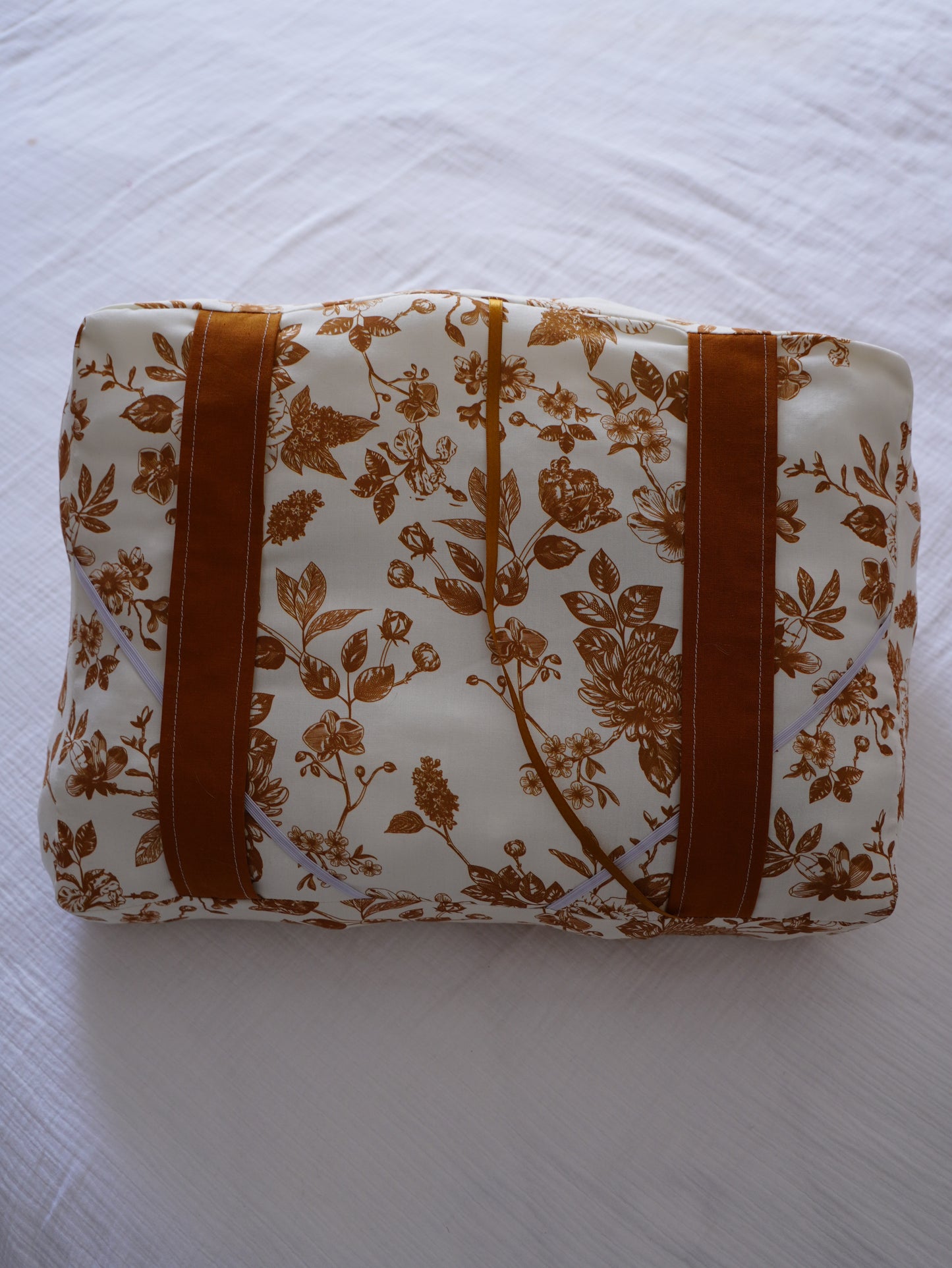 Coussin de lecture fleurs marrons