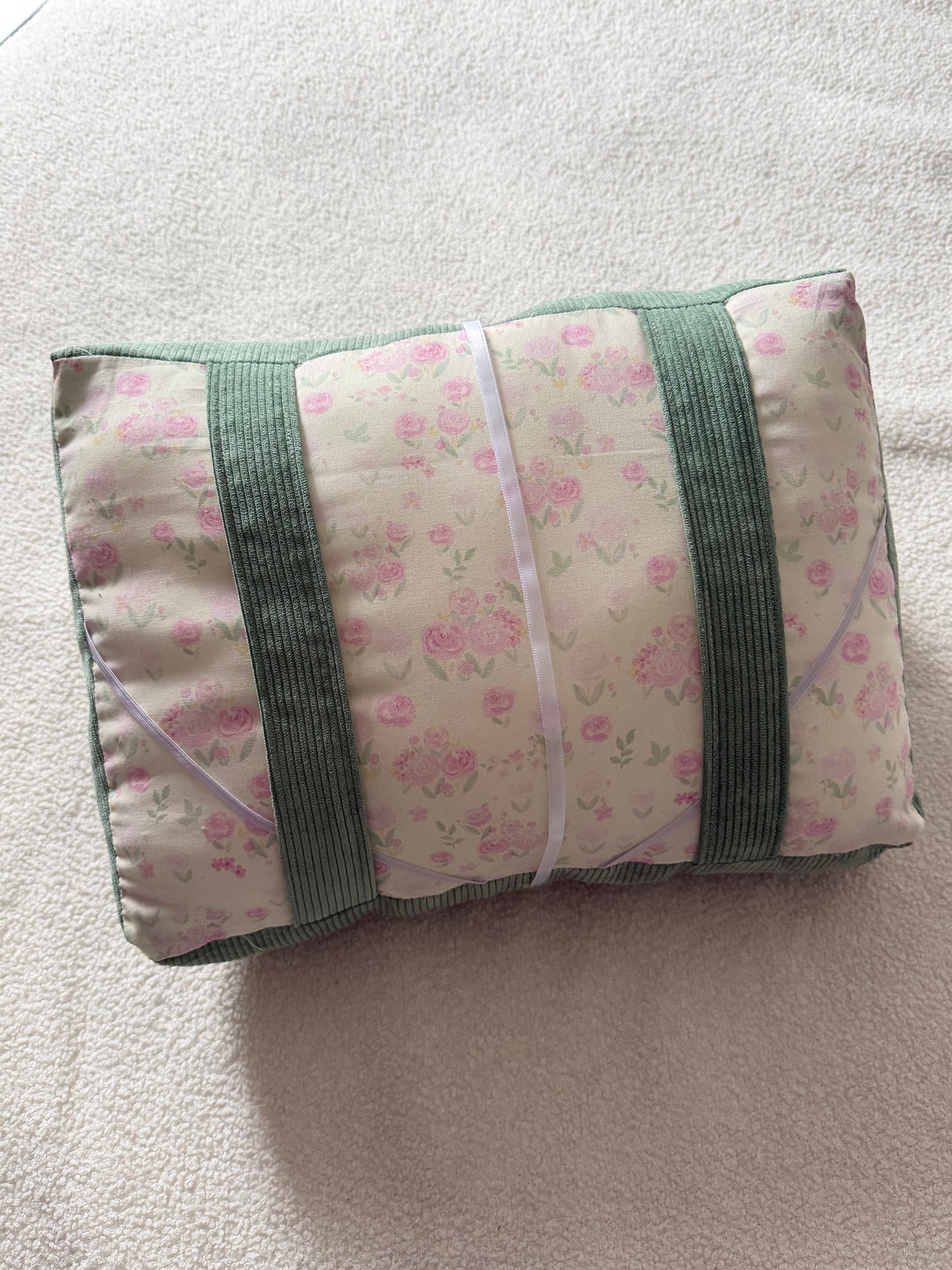 Coussin de lecture velours vert clair