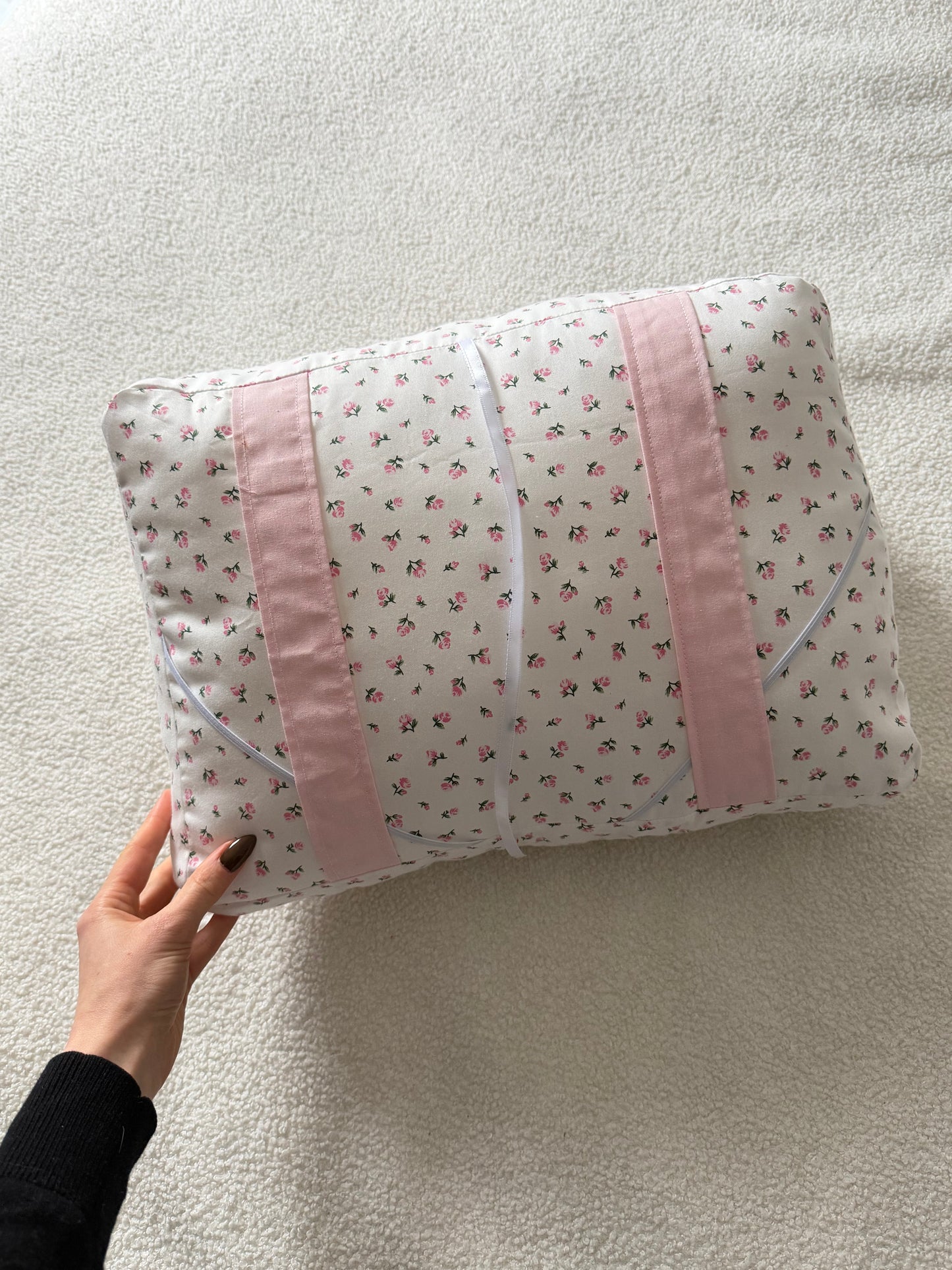 Coussin de lecture petites fleurs roses