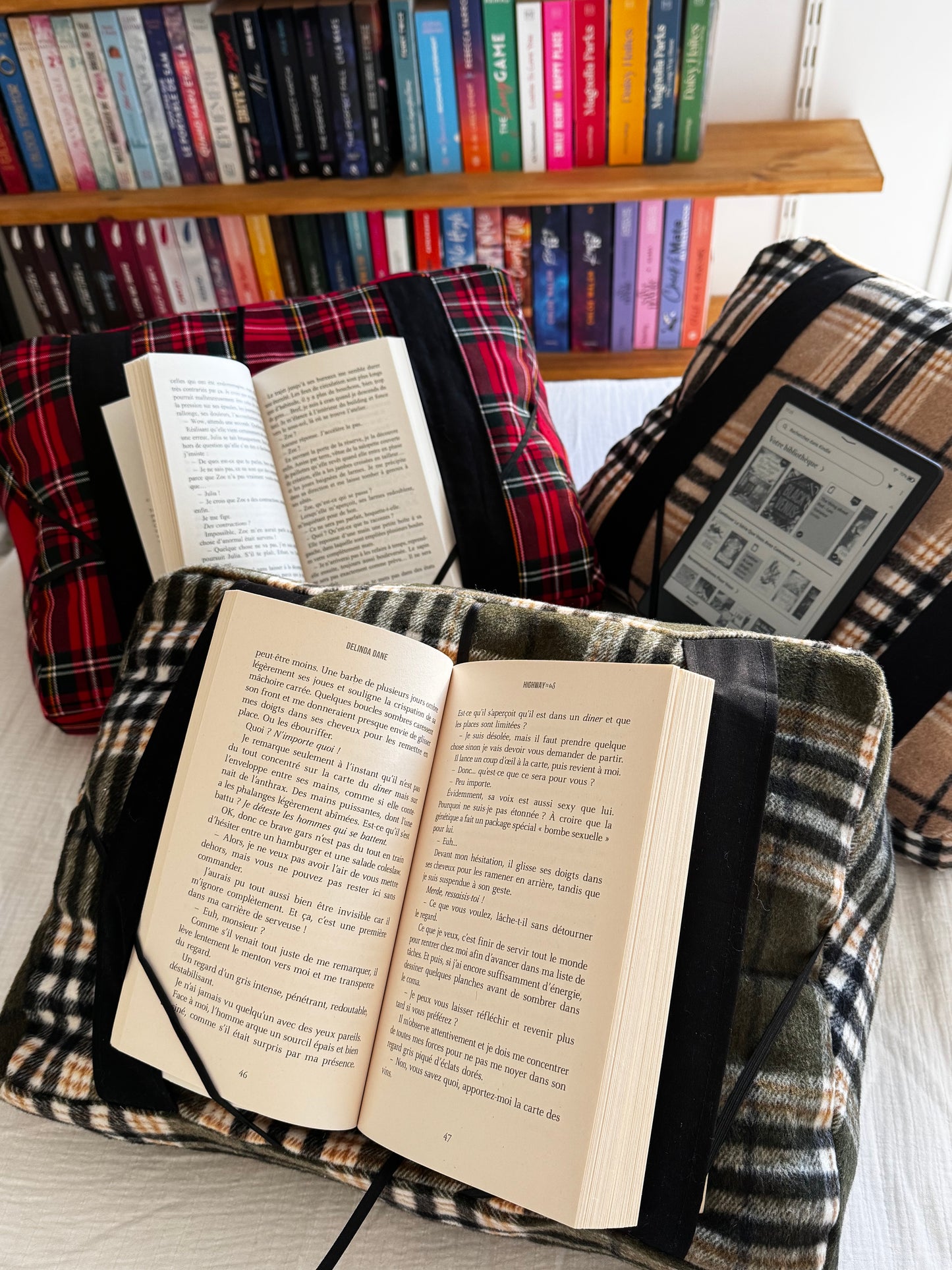 Coussin de lecture tartan rouge