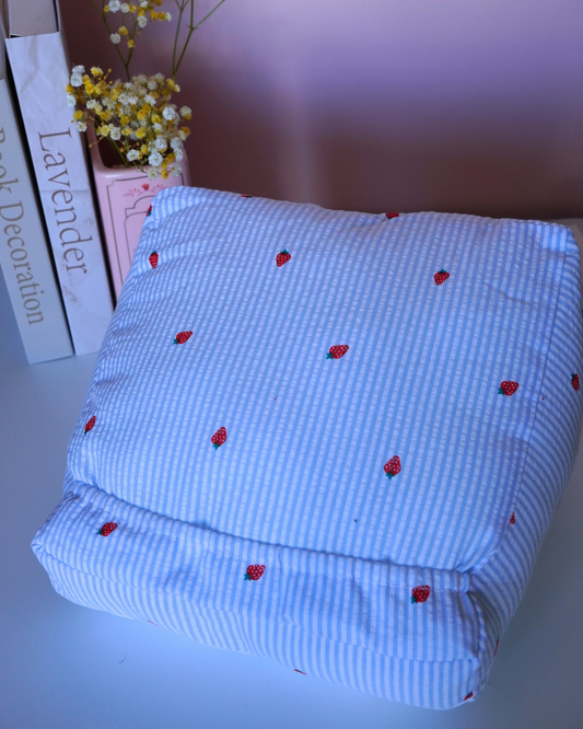 Coussin pour liseuse fraises bleues