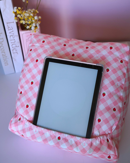 Coussin pour liseuse petite fraises roses