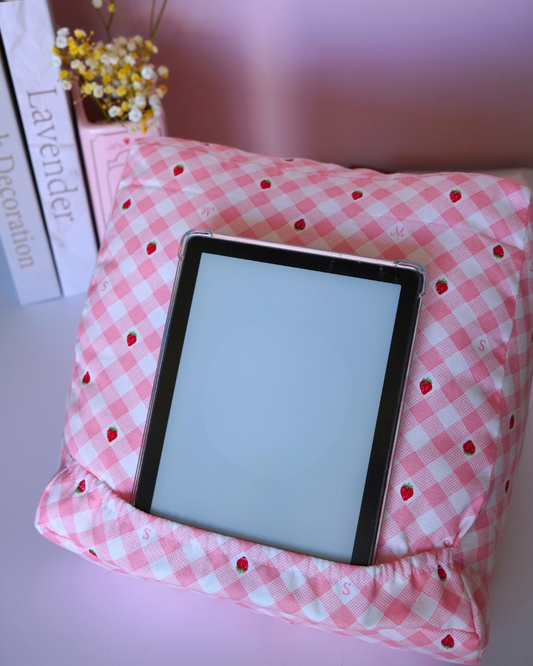 Coussin pour liseuse petite fraises roses