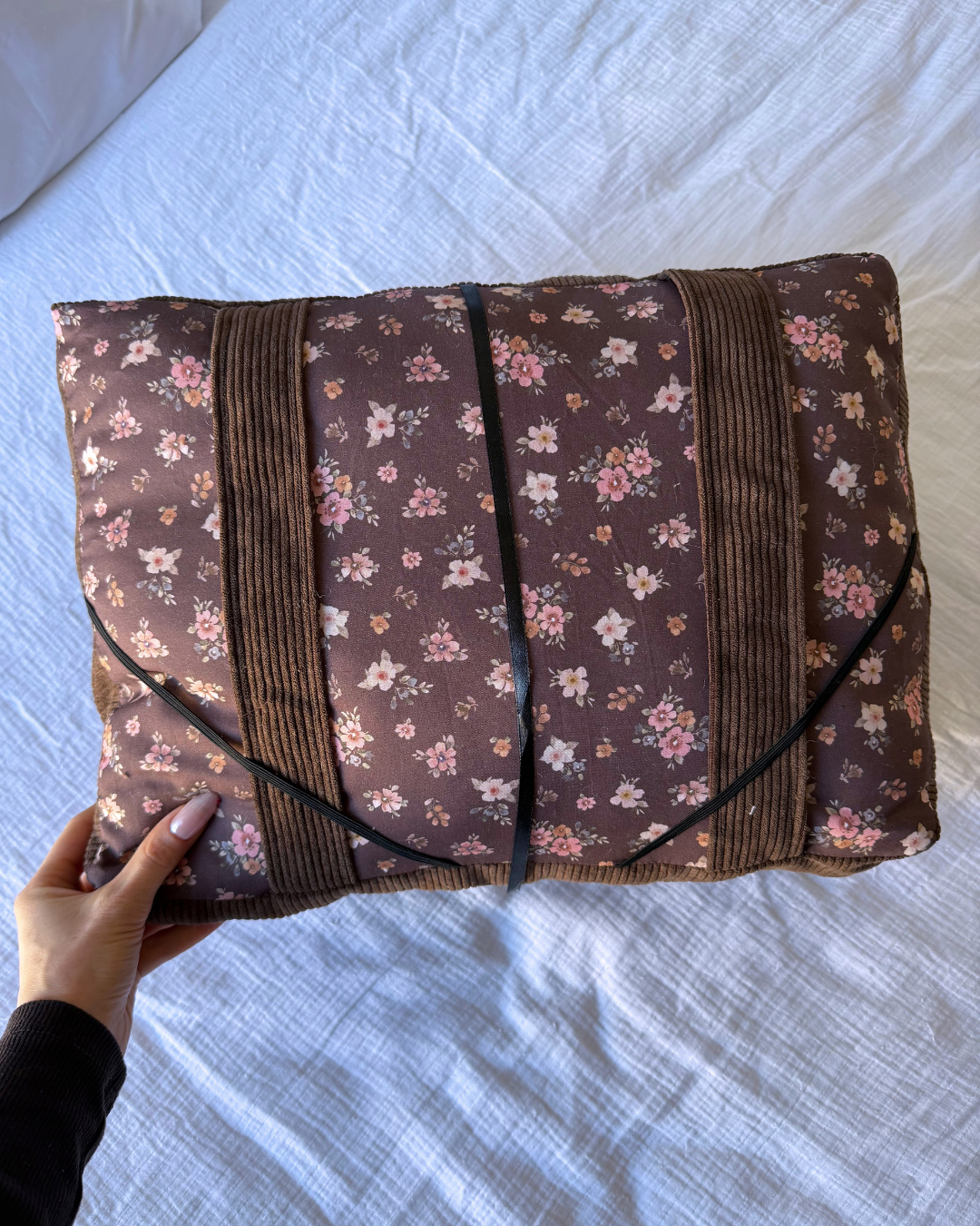 Coussin de lecture fleurs marrons