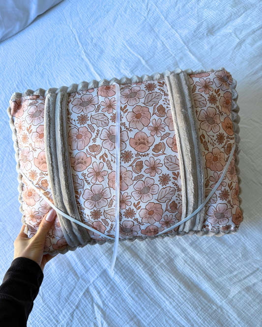 Coussin de lecture rose beige