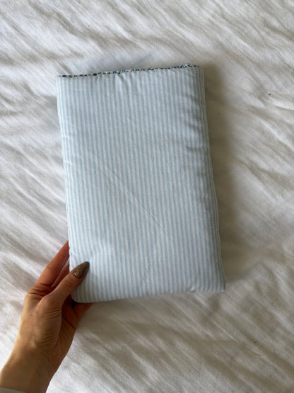 Pochette à livre broché bleu