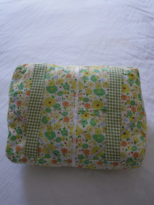 Coussin de lecture fleurs vertes
