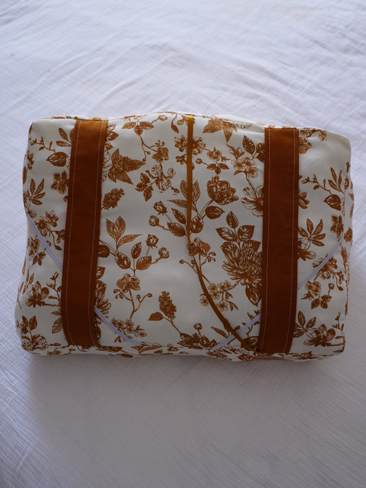 Coussin de lecture fleurs marrons