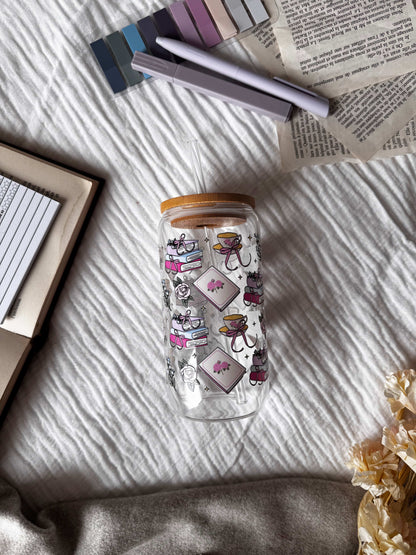 Verre illustré avec motif livres et lecture, couvercle en bambou et paille en verre