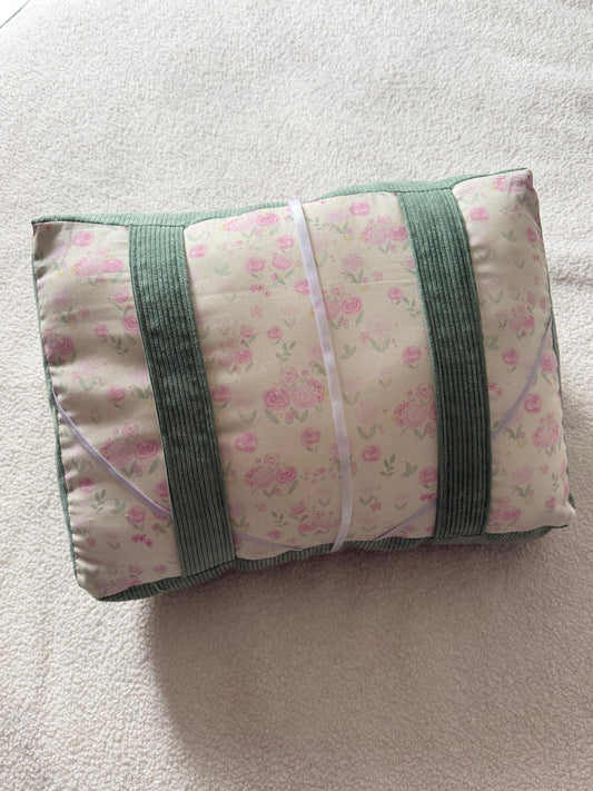 Coussin de lecture velours vert clair