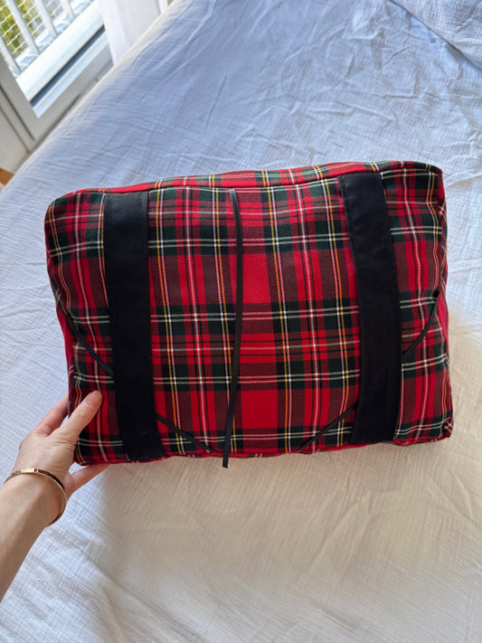 Coussin de lecture tartan rouge
