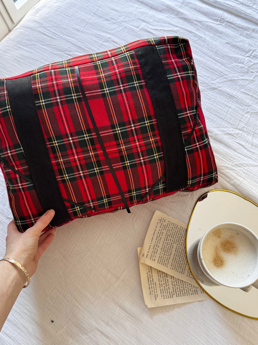 Coussin de lecture tartan rouge