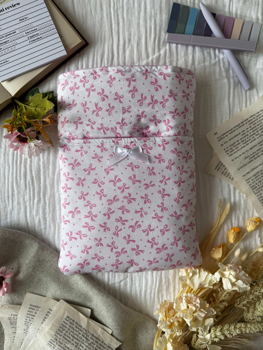 Pochette à livre Colette – Imprimé nœuds roses avec poche avant - Aurea Créations