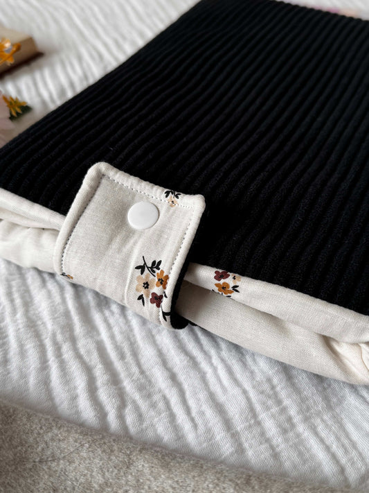 Pochette à livre Léana – Velours côtelé noir & doublure florale - Aurea Créations