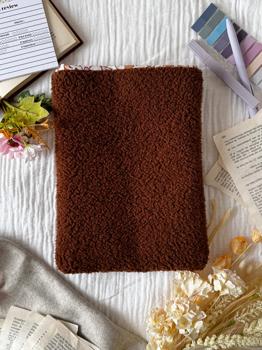 Pochette à livre Sienna – Tissu bouclette marron & doublure florale - Aurea Créations